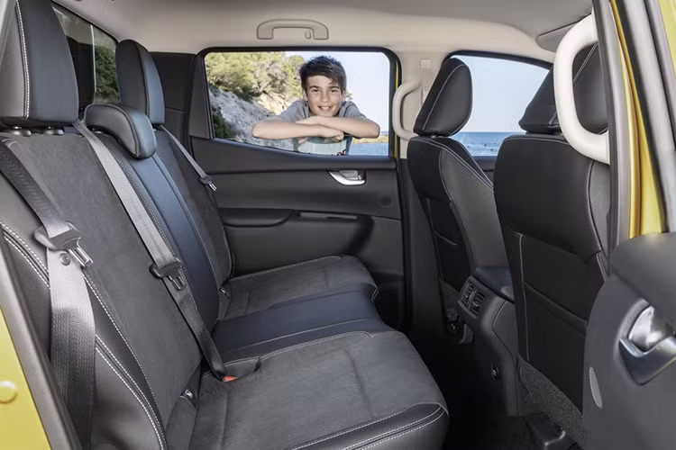 Hãng xe Đức cũng có kế hoạch phát triển một phiên bản X 200 có công suất 165 mã lực, và một phiên bản X 350 d sử dụng động cơ V6 có công suất 258 mã lực và mô men xoắn cực đại lên đến 550 Nm. 