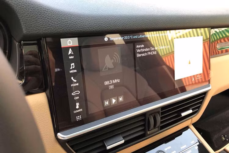 Vô-lăng bọc da tròn cầm khá chắc tay. Tất cả các chi tiết điều khiển đều nằm trong tầm tay. Vô-lăng đa chức năng được bọc da tròn cầm khá chắc tay, thiết kế theo cùng quy tắc và kết hợp tính tiện dụng. Tất cả các chi tiết điều khiển đều nằm trong tầm tay. Vô-lăng đa chức năng được thiết kế theo cùng quy tắc và kết hợp tính tiện dụng.