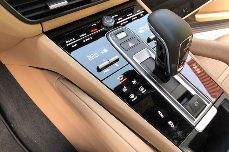 Porsche Cayenne S sử dụng động cơ V6 2.9L cho công suất 440 mã lực tại 5.700 - 6.600 vòng/phút và mô-men xoắn cực đại 580 Nm tại 1.800 - 5.500 vòng/phút. Xe sử dụng hộp số tự động Tiptronic S 8 cấp. Xe có khả năng tăng tốc từ 0-100 km/h trong 5,2 giây và chỉ còn 4,9 giây khi kích hoạt Performance Start. Tốc độ tối đa của xe đạt 265 km/h.