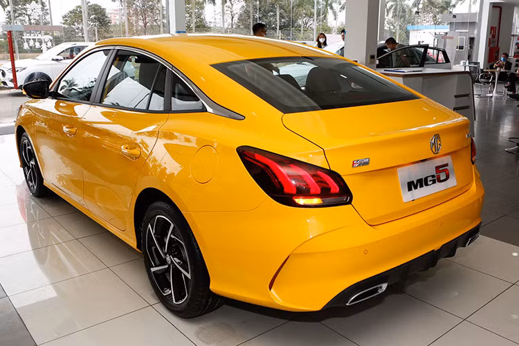 Gia xe MG5 tai Viet Nam chi hon 400 trieu, re ngang Kia Morning-Hinh-3