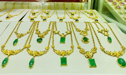 Gia vang hom nay 25/6, Ap dinh 6 nam, quanh moc 39 trieu/luong