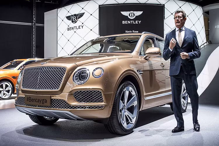 Hãng xe siêu sang Bentley đã đặt tên mẫu SUV của mình theo tên một đỉnh núi tại quần đảo Canary. Đỉnh núi Roque Bentayga nhìn về phía ngôi làng Tejeda trên hòn đảo Gran Canaria. Hiện hãng Bentley vẫn chưa hé lộ nguyên nhân cụ thể vì sao lại chọn đỉnh núi đá này làm nguồn cảm hứng cho tên gọi của Bentayga.