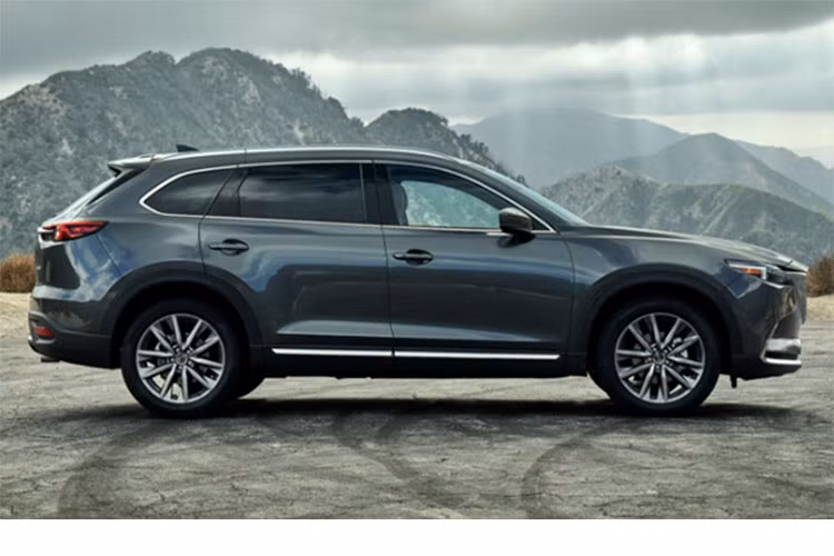 Khi kết hợp với hệ dẫn động 4 bánh AWD, CX-9 2020 là chiếc xe đầu tiên của Mazda được trang bị kèm cả tính năng hỗ trợ lực kéo Off-Road thế hệ mới thay thế hệ thống điều khiển lực kéo thông thường. Xe sẽ tự động giảm lực mô-men xoắn không cần thiết tới các bánh xe bị bênh lên và truyền lực tới các bánh xe chạm đất một cách tốt hơn. Bên cạnh đó, hệ thống G-Vectoring Control Plus cũng là trang bị tiêu chuẩn.