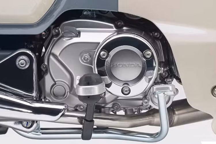 Khối động cơ cho công suất tối đa 9.1 mã lực từ 7.500 vòng/phút và mô-men cực đại 9.98 Nm từ 5.000 vòng/phút, đi kèm hộp số 4 cấp.