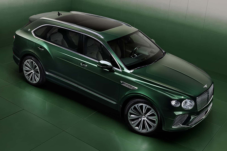 Bentley Bentayga đang tiến tới cột mốc kỷ niệm 10 năm kể từ khi ra mắt lần đầu tại Triển lãm Ô tô Frankfurt vào tháng 9/2015. Mặc dù vẫn ở thế hệ đầu tiên, Bentley Bentayga siêu sang đã trải qua một lần nâng cấp vào năm 2020. Tuy nhiên, sự thay đổi không quá rõ rệt, chỉ những người hâm mộ Bentley mới dễ nhận ra.