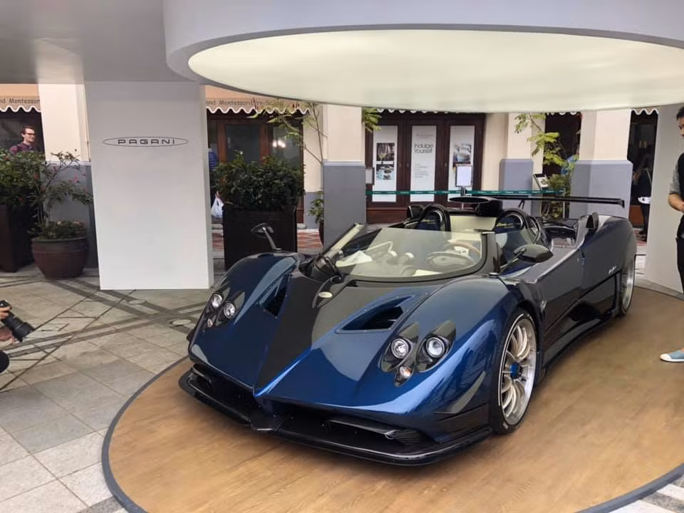 Pagani Zonda HP Barchetta có đúng 3 chiếc trên thế giới. Ngoài ra còn có Pagani Zonda R, ZondaC12 , hai chiếc Pagani Huayra và à 1 chiếc Pagani Huayra BC vốn chỉ được sản xuất 20 chiếc trên toàn thế giới.