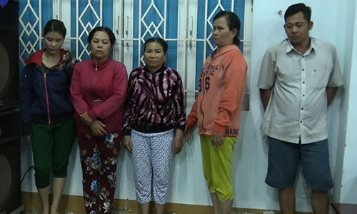 Bat qua tang hang chuc quy ba dang say sua 'sat phat' o Binh Duong