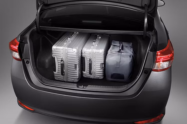 Có lẽ nâng cấp đáng chú ý nhất của Toyota Vios Sport Package chính là bộ la-zăng. Được biết, xe sẽ có la- zăng hợp kim TRD 17 inch. Nếu quan tâm, khách hàng có thể sử dụng gói Sport Package tại đại lý Toyota trong danh mục "Phụ kiện chính hãng". Từ danh mục này, người mua cũng có thể bổ sung thêm tấm che mưa, cánh sau và nhiều thứ khác để làm cho mẫu xe Toyota của mình trở nên đặc biệt.