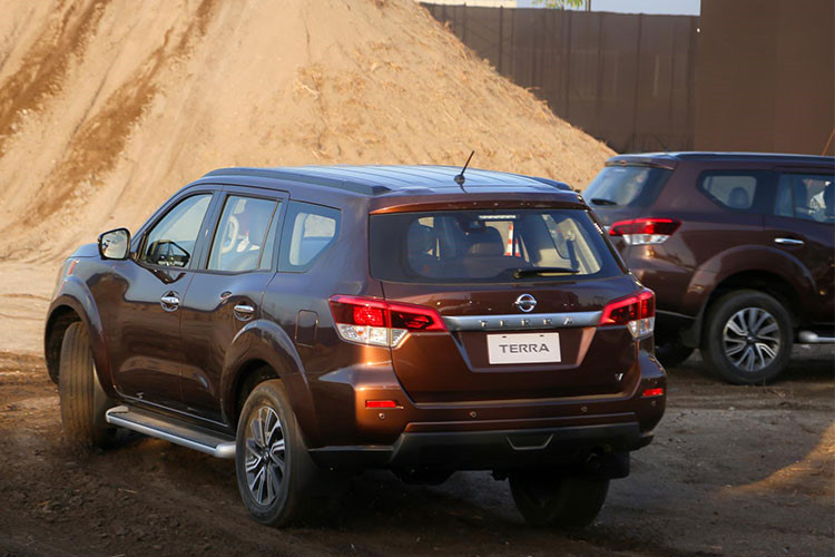 Sẽ có 3 phiên bản động cơ đang được dùng cho mẫu SUV 7 chỗ này, gồm động cơ xăng 2.5L 4x2 (mã QR25 tương tự phiên bản Terra tại Trung Quốc) đi kèm hộp số tự động 7 cấp, động cơ 2.5L diesel 4x4 (mã YR25- tương tự trên chiếc Navara) với hộp số sàn 6 cấp, và cuối cùng là phiên bản cao cấp nhất - 2.5L diesel 4x4 với hộp số tự động 7 cấp.