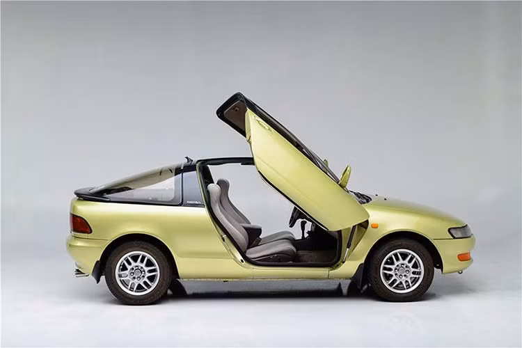 Hãng xe tới từ Nhật Bản chỉ lắp ráp khoảng dưới 16.000 xe trong số đó vào những năm 1990 và gần như chỉ được lưu hành tại thị trường nội địa Nhật. Nhưng chiếc xe này sắp được bán đấu giá tại Mỹ, thậm chí còn có đủ giấy tờ để lăn bánh vi vu được trên đường phố Mỹ.