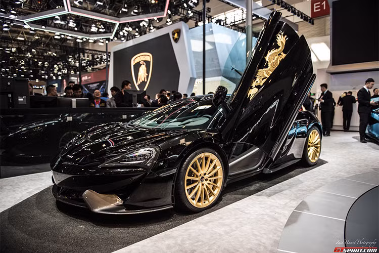 Góp mặt tại triển lãm ôtô Bắc Kinh 2018 đang diễn ra ở Trung Quốc, hãng siêu xe McLaren đã trình làng phiên bản giới hạn McLaren 570GT MSO Dragon cho giới nhà giàu tại đây. Sẽ chỉ có 5 chiếc siêu xe phiên bản giới hạn này được sản xuất cho thị trường này.