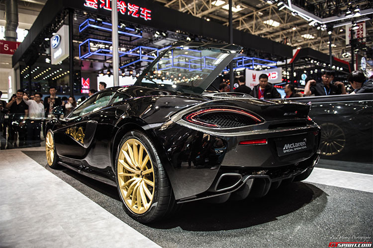 McLaren 570GT MSO Dragon nằm trong bộ sưu tập Cabbeen, đây là sự hợp tác của bộ phận cá nhân hoá McLaren Special Operations (MSO) cùng với một nhà thiết kế thời trang Trung Quốc mang tên Cabbeen.