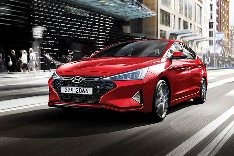 Mẫu xe Hyundai Elantra Sport 2019 (bản cao cấp nhất của dòng Elantra) chính thức ra mắt quê nhà Hàn Quốc dưới tên gọi Hyundai Avante Sport 2019. Trong khi đó ở thị trường Mỹ, mẫu xe này sẽ được nhà phân phối giới thiệu ở triển lãm ôtô Los Angeles Auto Show 2018 tới đây.
