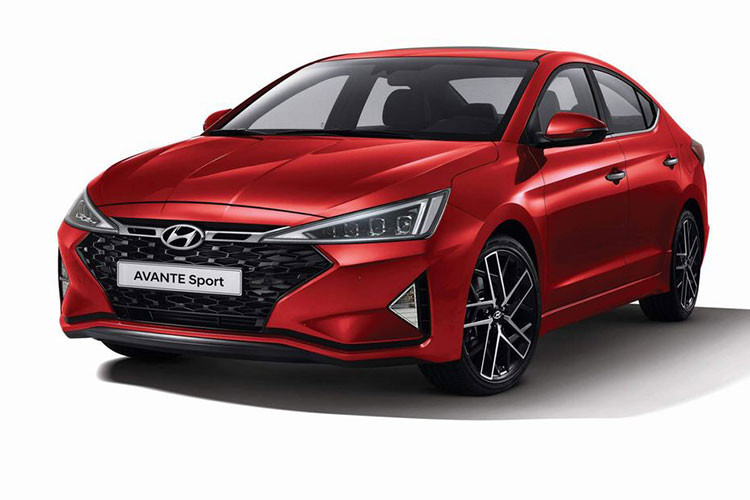 Sau Hàn Quốc, xe sẽ sớm cập bến Mỹ và tại đây giá xe Hyundai Elantra Sport 2019 khởi điểm là 22.400 USD (520 triệu đồng) cho bản số sàn và 23.500 USD (545 triệu đồng) cho bản số DCT. Tại thị trường Việt Nam, Hyundai Thành Công vẫn đang mở bán Elantra Sport bản cũ với giá 725 triệu đồng.