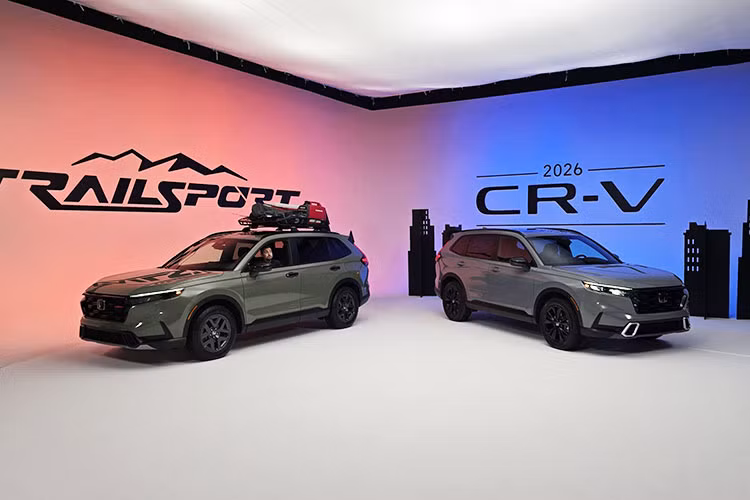 Tâm điểm của lần nâng cấp Honda CR-V TrailSport 2026 mới này là sự xuất hiện của phiên bản TrailSport trên dòng CR-V Hybrid. Đây là một bước đi chiến lược nhằm lan tỏa dấu ấn “phiêu lưu” đặc trưng của Honda lên những mẫu xe chủ lực.