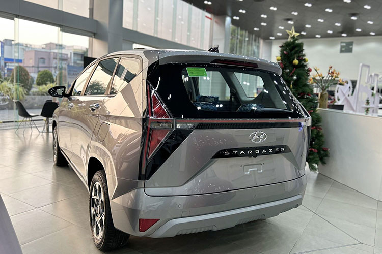 Hyundai Stargazer dang giam toi 107 trieu dong, re hon ca xe hang B-Hinh-3