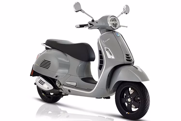 Vào tháng 11 năm ngoái tại triển lãm EICMA 2018, Vespa đã giới thiệu dòng GTS 300 mới với trang bị động cơ HPE sở hữu hiệu năng cao hơn. Sau 3 tháng, dòng xe ga Vespa GTS 300 2019 mới với động cơ hiệu năng cao đã có mặt trên thị trường.