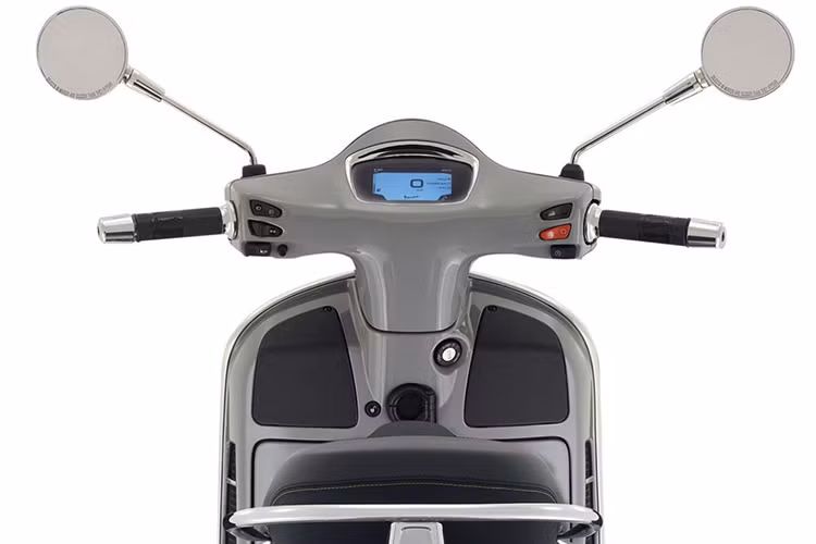 Được biết, các kỹ sư của của thương hiệu xe Vespa nhà Piaggio đã trang bị cho động cơ quả pit-tông và đầu bò mới nhằm cải thiện hiệu năng của buồng đốt, qua đó tăng công suất thêm 12% và mômen xoắn thêm 18%.