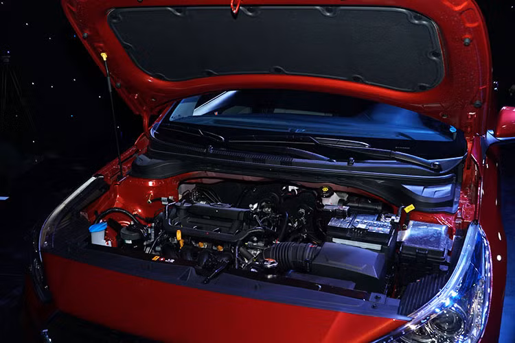 Accent 2018 hoàn toàn mới có 2 lựa chọn hộp số: Hộp số tự động 6 cấp mới được áp dụng tỷ số truyền mới mang đến khả năng chuyển số mượt mà và tối ưu cho việc tiêu hao nhiên liệu. Lựa chọn nữa là hộp số sàn 6 cấp cho khả năng chuyển số nhẹ nhàng cùng tiết kiệm nhiên liệu tối đa, đem đến sự thú vị cho người lái.