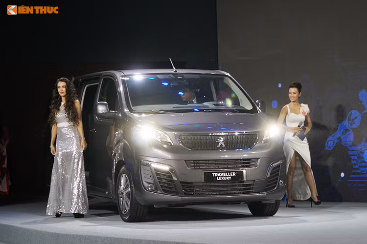 Với những công nghệ trên cùng nền tảng khung gầm thế hệ mới EMP2 của Tập đoàn PSA, giúp Peugeot Traveller đạt được chứng chỉ 5 sao về an toàn theo tiêu chí của Euro NCAP. Tại thị trường Việt Nam, giá xe Peugeot Traveller với 2 phiên bản: Peugeot Traveller Luxury (7 chỗ) là 1,699 tỉ đồng và Peugeot Traveller Premium (4 + 2 chỗ) là 2,249 tỷ đồng.
