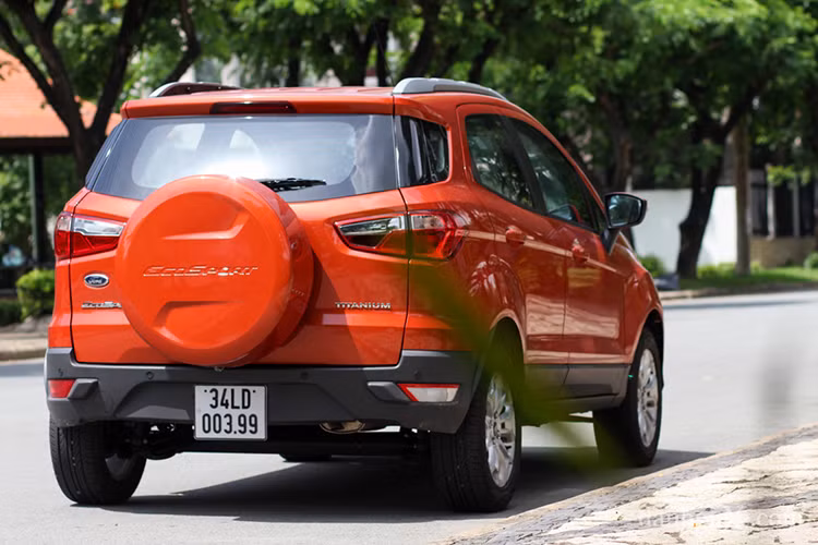 Tại thị trường Việt Nam, Ford Ecosport là một mẫu SUV cỡ nhỏ được sản xuất tại nhà máy của Ford Việt Nam ở Hải Dương. Xe sử dụng động cơ 1.5L kết hợp hộp số sàn 5 cấp hoặc số tự động 6 cấp ly hợp kép. Mức giá bán từ 606 đến 681 triệu đồng. Đây là một trong số những dòng xe SUV cỡ nhỏ bán chạy và liên tục nằm trong top 10 của VAMA.
