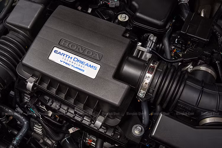 Xe sẽ sử dụng động cơ 1.0L DOHC 3 xy-lanh VTEC TURBO, cho công suất tối đa 122 mã lực tại 5.500 vòng/phút, mô-men xoắn cực đại 173 Nm tại 2.000 đến 4.500 vòng/phút. Động cơ này không chỉ mạnh hơn bản 1.5 trước đó mà mức tiêu thụ nhiên liệu cũng rất ấn tượng 4,2 lít/100km. City 2020 cũng thân thiện môi trường hơn khi đáp ứng tiêu chuẩn khí thải EURO 5 và lượng khí thải CO2 chỉ 99g/km. Bên cạnh đó, lẫy chuyển số sau vô-lăng cũng góp phần mang lại cảm xúc cho người lái.