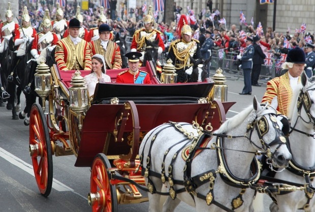 Hiện Hoàng gia Anh đang có 5 chiếc xe ngựa kéo này. State Landau được sản xuất năm 1902 cho Vua Edward VII trong lễ đăng quang, và sau này được chọn là phương tiện trong dịp đặc biệt như lễ kỷ niệm và đám cưới Hoàng gia.