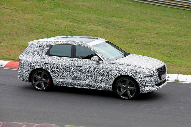 Hiện chưa có thông tin về động cơ của Genesis GV80 2020. Theo tin đồn, xe sẽ dùng động cơ xăng V6, dung tích 3,5 lít với công suất tối đa 375 mã lực và mô-men xoắn cực đại 530 Nm. Ở một số thị trường, mẫu SUV hạng sang này còn có tùy chọn động cơ diesel 6 xi-lanh thẳng hàng, dung tích 3.0 lít với công suất tối đa 274 mã lực và mô-men xoắn cực đại 589 Nm. 