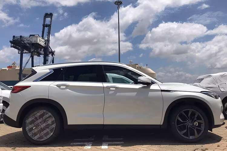 Ra mắt lần đầu với tên gọi Infiniti EX và được đổi tên theo toàn bộ dòng sản phẩm của Infiniti vào năm 2013, Infiniti QX50 là mẫu crossover cao cấp hạng C. QX50 mới được thiết kế theo ngôn ngữ Powerful Elegance (tạm dịch: sự thanh lịch mạnh mẽ) mới nhất của thương hiệu Infiniti.