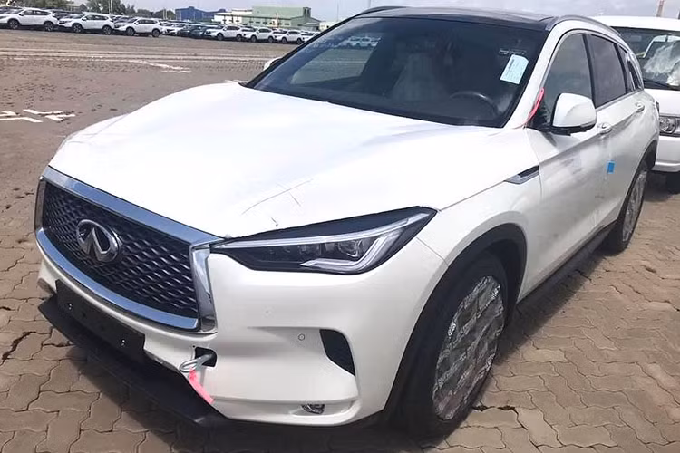 Nằm trong phân khúc crossover hạng D cao cấp, Infiniti QX50 2019 mới sẽ đại diện cho Infiniti để cạnh tranh với các đối thủ Đức như Mercedes GLC, BMW X3, Audi Q5 hay "người đồng hương" Lexus NX. Mẫu xe này hiện vừa được nhập về Việt Nam bởi nhà phân phối chính thức.