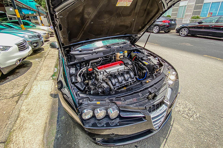 Alfa Romeo 159 JTS có các hệ thống an toàn ABS, EBD, ASR... cùng 9 túi khí. Alfa 159 còn thay đổi gần khung gầm với hệ thống treo trước và sau độc lập, với lò xo cuộn và thanh ổn định kép. Điểm thú vị của xe Alfa Romeo 159 JTS là sử dụng hộp số 6 cấp Selespeed hoặc bán tự động.