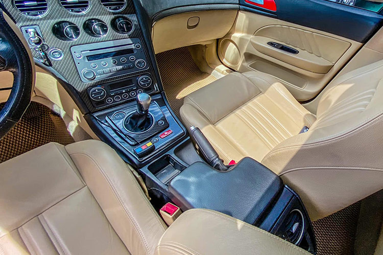 Nội thất Alfa Romeo 159 JTS được trang bị nhiều tính năng đáng chú ý như ghế ngồi và vô lăng bọc da, CD/Radio 8 loa, kiểm soát hành trình… đi kèm với hệ thống chống bó cứng phanh ABS/EBD, kiểm soát lực kéo (Traction Control System), cân bằng điện tử (VSC).