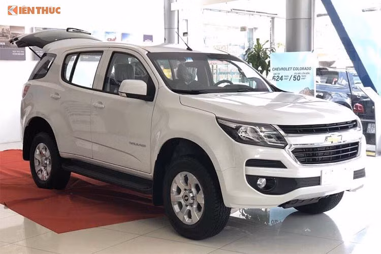 Tại thị trường Việt Nam, Chevrolet Trailblazer sẽ cạnh tranh trực tiếp với các mẫu SUV khác cùng phân khúc như; Ford Everest, Toyota Fortuner hay Isuzu D-Max... Được biết, chương trình ưu đãi của Chevrolet là có hạn, trước mắt chỉ dành cho người mua xe trong tháng 5/2019.