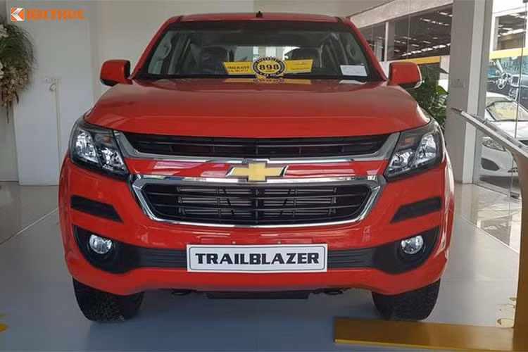 Vào thời điểm mới ra mắt vào năm 2018, Chevrolet Trailblazer hoàn toàn mới được bán ra như sau; Trailblazer phiên bản 2.8L 4x4 AT LTZ: giá 1,075 tỉ đồng. Trailblazer bản 2.5L VGT 4x2 AT LT: giá 898 triệu đồng. Trailblazer bản 2.5L 4x2 MT LT: giá 859 triệu đồng (bao gồm VAT).