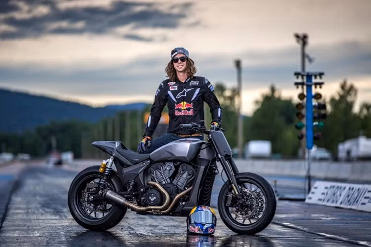 Chiếc xe độ này chính là dự án hợp tác giữa stunter sinh năm 1993 từng vô địch thế giới năm 18 tuổi Aaron Colton và hãng xe Mỹ Victory. Chiếc môtô cruiser Victory Octane được Aaron tự độ tại xưởng của chính anh mang tên Garage 93, do đó gọi luôn chiếc xe là 93 Octane.