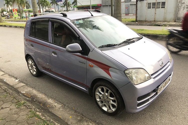 Mẫu xe cỡ nhỏ Daihatsu Charade được nhập khẩu về thị trường Việt Nam sở hữu kích thước nhỏ gọn để phù hợp cho nhu cầu di chuyển trong thành phố, xe có chiều dài còn ngắn hơn cả chiếc xe nhỏ nhất được lắp ráp trong nước trước đây là Daewoo Matiz hay Kia Morning đời cũ. Chiều dài tổng của Charade là 3.410 mm, ngắn hơn hai chiếc xe kia tới 85 mm.