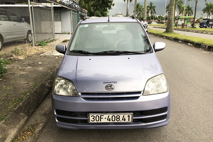 Tại thời điểm nhập về Việt Nam năm 2006, giá xe Daihatsu Charade bán ra gần 20.000 USD (khoảng hơn 400 triệu đồng), còn ở thời điểm hiện tại, người ta có thể mua nó với giá từ 150 – 200 triệu đồng tùy vào chất lượng và đời xe.