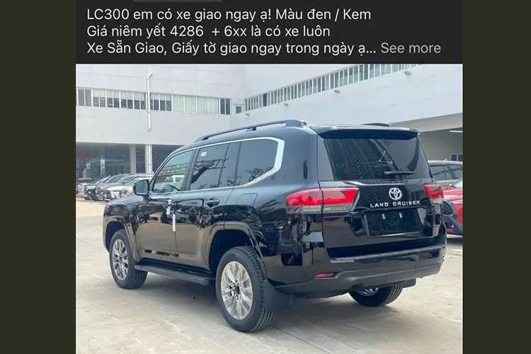 Theo chia sẻ của một số nhân viên tư vấn đại lý bán xe Toyota tại TP.HCM, nguồn cung Toyota Land Cruiser đời 2023 hiện vẫn rất hạn chế. Lượng xe nhập về nước nhỏ giọt. Khách mua xe Toyota Land Cruiser phải đặt cọc 500 triệu và chờ từ 1,5-2 năm mới được nhận về chiếc xe đúng màu ngoại thất mong muốn.