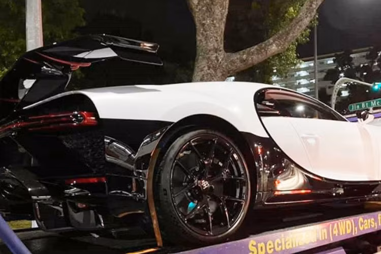 Bugatti Chiron Pur Sport hon 230 ty dong 