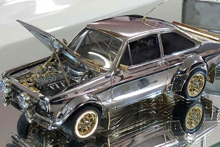 Mô hình này được dựa trên chiếc xe đua rally được lái bởi Ari Vatanen trong cuối thập niên 1970’, và tốn khoảng 100.000 USD tiền chất liệu để chế tạo. Giá xe Ford Escort sẽ được công bố sau buổi đấu giá vào ngày 2/5/2019 tới đây, với tất cả lợi nhuận được quyên góp từ thiện.