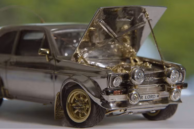 “Nó đã trở thành một sở thích mà tôi quay lại nhiều lần này nhưng ba năm trước, tôi đã quyết tâm hoàn thiện nó,” ông Russell Lord cho hay.