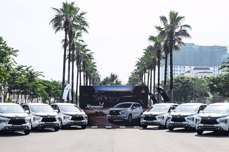 Đáng chú ý nhất chính là việc Mitsubishi Xpander bất ngờ tăng tốc khi đạt doanh số 2.288 chiếc, tăng tới 58,6% so với tháng trước, đồng thời dẫn đầu tuyệt đối trong nhóm xe bán chạy nhất Việt Nam. Ngoài ra, mẫu xe này còn tiếp tục đứng đầu phân khúc MPV, tạo cách biệt lớn với các đối thủ.