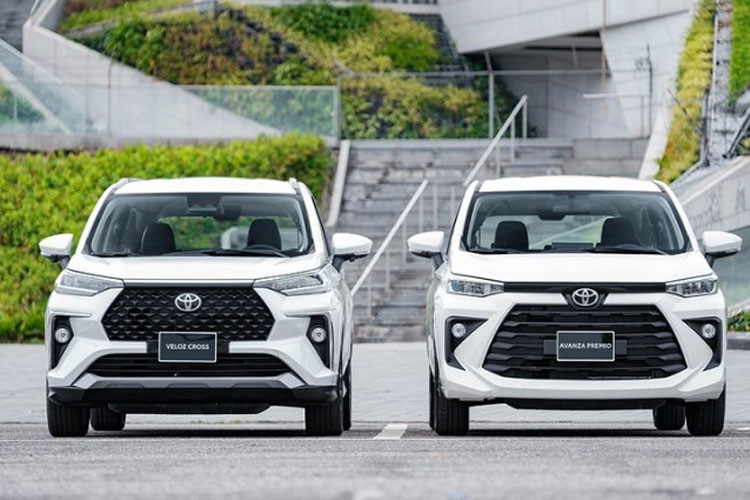 Xếp thứ 10 là Toyota Veloz với 914 chiếc. Tuy vẫn nằm trong top 10, nhưng mẫu xe này đã bị đối thủ Mitsubishi Xpander bỏ lại khá xa. Từ đầu năm 2023, mẫu xe này đang được lắp ráp trong nước với 2 phiên bản là CVT và TOP. Giá bán của Veloz Cross cho 2 bản này lần lượt là 658 và 698 triệu.