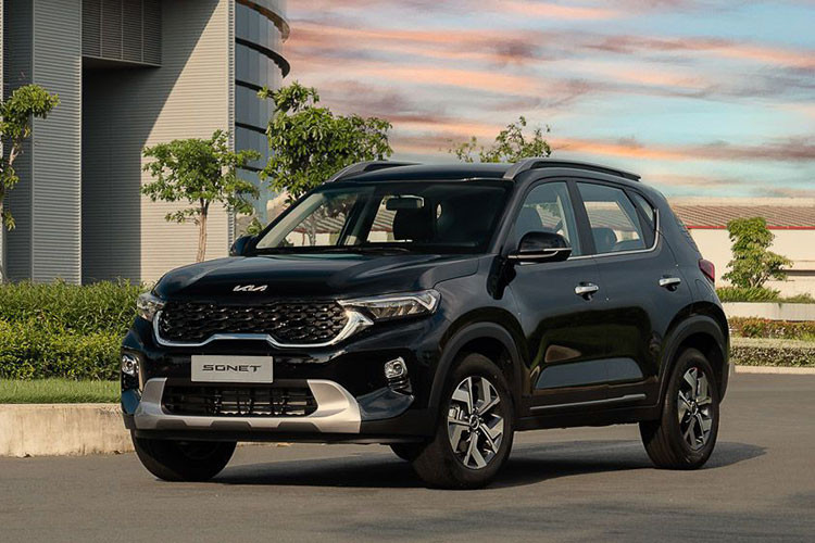 Trở lại đường đua ôtô Việt trong tháng 3/2023, Kia Sonet ghi nhận doanh số đạt 1.012 xe, xếp thứ 9 trong bảng xếp hạng. Ra mắt vào cuối năm 2021, hiện Sonet đang được lắp ráp trong nước với 4 phiên bản, giá bán dao động từ 499 - 609 triệu.