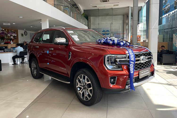 Trong bảng xếp hạng top 10 mẫu xe ôtô bán chạy nhất tháng 3 lần này đã có sự quay trở lại của Ford Everest. Mẫu SUV này đứng thứ 5 trong bảng xếp hạng và đạt doanh số 1.088 chiếc. Ford Everest 2023 đang được bán với 4 phiên bản, giá dao động 1,099 - 1,452 tỷ đồng.