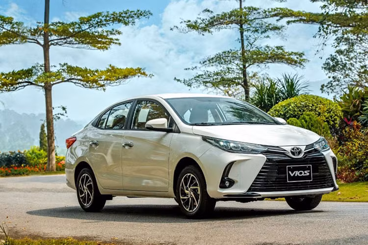 Đứng ở vị trí thứ 6 là Toyota Vios với 1.050 xe bàn giao tới tay khách hàng. Dù được tặng nhiều ưu đãi và phụ kiện trong tháng 3 nhưng doanh số của Vios vẫn khá hẩm hiu. Toyota Vios hiện tại vẫn được lắp ráp trong nước với tổng cộng 6 phiên bản, giá xe dao động từ 478 - 638 triệu đồng.