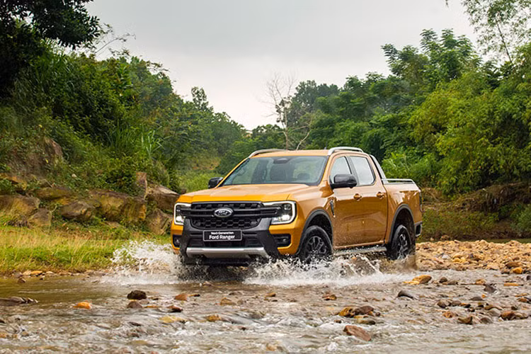 Xếp ở vị trí thứ 2 là “vua bán tải” Ford Ranger với 1.480 xe bàn giao tới tay khách hàng. Hiện Ford Ranger 2023 lắp ráp trong nước với 6 phiên bản XL, XLS MT, XLS 2x4 AT, XLS 4x4 AT, XLT và Wildtrak, giá xe dao động từ 659 - 965 triệu đồng. Từ tháng 5 trở đi, Ford Ranger sẽ được điều chỉnh tăng giá từ 10 - 20 triệu đồng tùy phiên bản.