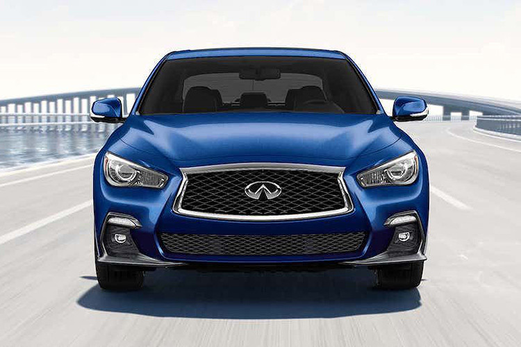 Có tên Infiniti Q50 Signature Edition 2019, phiên bản mới này sẽ giúp dòng xe này trở nên hấp dẫn hơn đối với khách hàng đang lựa chọn một mẫu sedan hạng D cao cấp, nhằm cạnh tranh với các đối thủ đến từ Đức như BMW 3 Series mới hay Mercedes C-Class bản cao cấp..