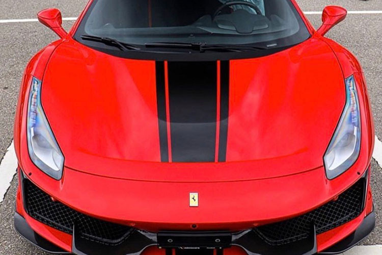 Hiện vẫn chưa rõ vị đại gia Sài Gòn đã bỏ ra bao nhiêu tiền để mua siêu xe mui trần Ferrari 488 Pista Spider đầu tiên tại Việt Nam, tại thị trường Mỹ giá xe Ferrari 488 Pista Spider được chào bán 350.050 USD (tương đương 8,13 tỷ đồng). Với cách tính thuế tại Việt Nam, ước tính chủ nhân chiếc McLaren Senna phải bỏ ra số tiền không dưới 32 tỷ đồng để sở hữu và ra biển số cho Ferrari 488 Pista Spider.