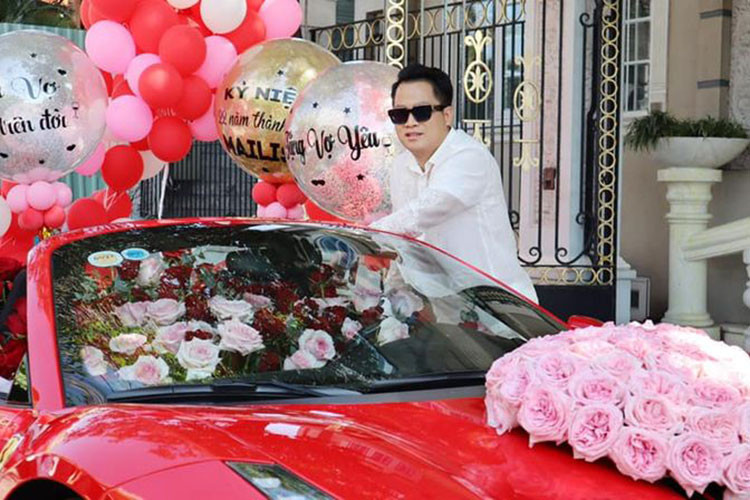 Hiện dòng siêu xe Ferrari 488 Pista đã có đến 3 biến thể bao gồm bản tiêu chuẩn, phiên bản đặc biệt Ferrari 488 Pista Piloti được ra đời để kỷ niệm chiến thắng của đội đua AF Corse trong giải vô địch World Endurance Championship (WEC) 2017 hay Ferrari 488 Pista Spider được trình làng tại sự kiện Pebble Beach Concourse d’Elegance 2018 diễn ra vào tháng 8 và đến cuối năm 2020 mới về Việt Nam.